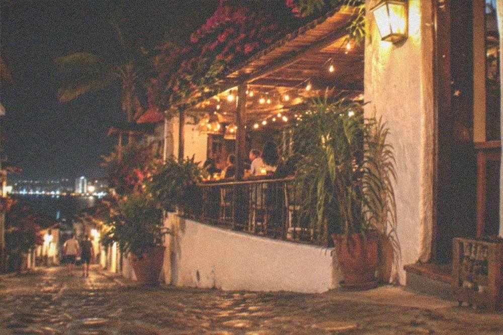 A shaded plaza in the Zona Romantica with cobblestone streets and restaurant terraces in the evening